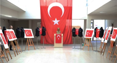 TÜ Türk Bayrağı ve tişörtü dikti