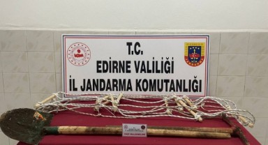 Definecilere jandarma baskını