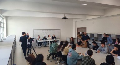 Gazeteciler öğrencilerle buluştu