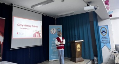 Genç Kızılay Edirne gönüllüleri liselerde