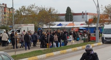 Polis yol kenarına parkları affetmedi