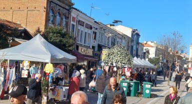 Saraçlar Caddesi'nde yılbaşı coşkusu