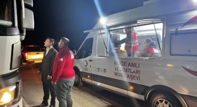 Tır şoförlerine Türk Kızılay'ından ikram