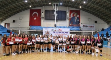 Yıldız kızlar voleybol turnuvası sona erdi