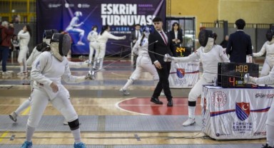 Eskrimciler, Sakarya'da piste çıktı