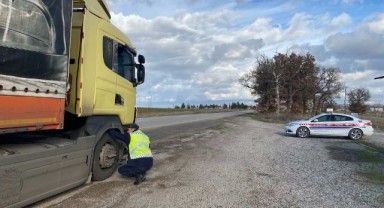 Jandarmanın kış lastiği denetimi