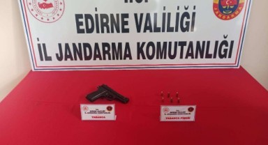Jandarmanın şüphesi silahı ele geçirdi