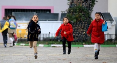 Öğrenciler Cuma günü tatile çıkıyor
