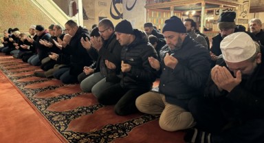 Şehitlere sabah namazında dua