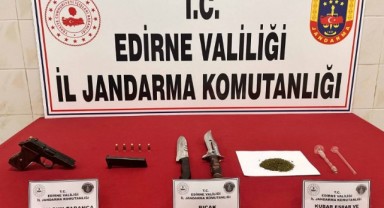 Şüphelilerin üst aramasından esrar çıktı