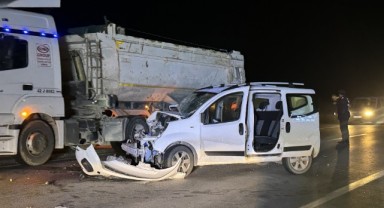 Tır ile ticari araç kazasında 2 yaralı