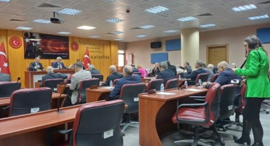 Tır parkını vali çözdü