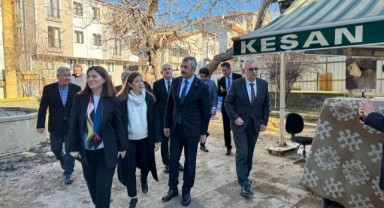 Vali Sezer, Hersekzade Ahmet Paşa Camisi'nde
