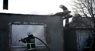 Yangın müstakil evi kullanılamaz hale getirdi