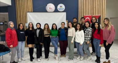 Yeşil ve öğrencilerinden konferans