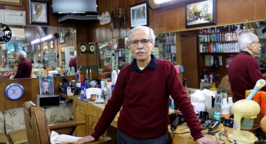 50 yıllık berber aynı dükkanda tıraş ediyor