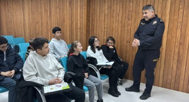 ‘Eğitimci polisler’den meslektaşlarının çocuklarına kurs