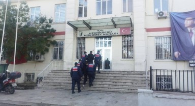 Sınırda FETÖ mensubu baba oğul yakalandı