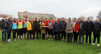 Akın’dan sporculara destek