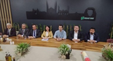 Akın gazetecilerle iftarda buluştu