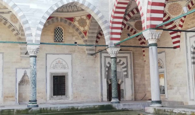 Camilerde Osmanlı’nın not izleri