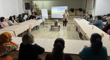 Çocuk evleri sitesinin bakıcı annelerine eğitim