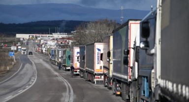Hamzabeyli'de 15 kilometrelik tır kuyruğu oluştu