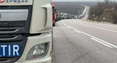 Hamzabeyli’de 19 kilometrelik tır kuyruğu