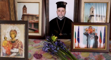 Kilise rahibi Çıkrık için anma töreni