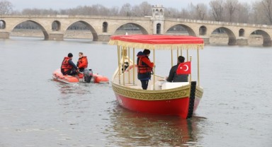 Meriç Nehri'nde kayıklarla gezilecek