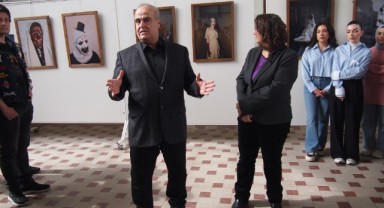 Öğrencilerden korkutan sergi