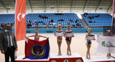 Okul sporlarına Pera Cimnastik damgası