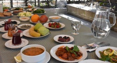 Vakıflardan 81 ilde iftar sofrası