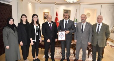 Yeşilay’dan Sezer’e ziyaret