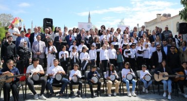 Keşfedilen müzisyenlerden ilk konser
