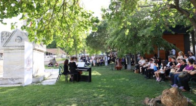 Arkeolojik eserler arasında konser