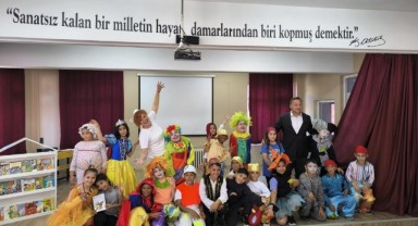 İlkokul öğrencilerinden sahne şovu