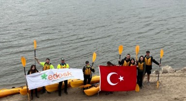 Kanoculardan kürekli kutlama