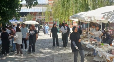 Liseli öğrencilerden kermes