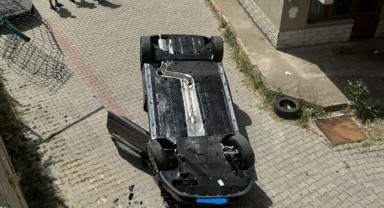 Apartmanın bahçesine düşen anne ile oğlu yaralandı