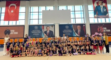 Cimnastikcilerden görkemli yılsonu programı