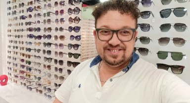 Gözlüğü gözlükçüden, saati saatçiden