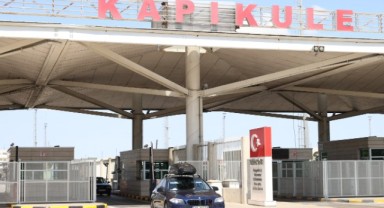 Gurbetçilerin yorgunluğu Türk bayrağını görünce bitiyor