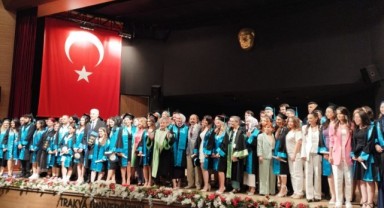 Öğrencilerin mezuniyet sevinci