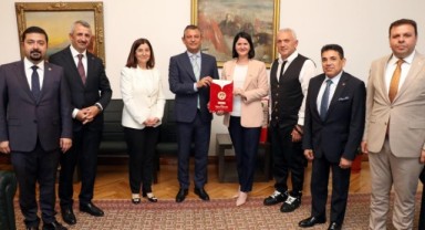 Protokole ‘kırmızı dipli mum’