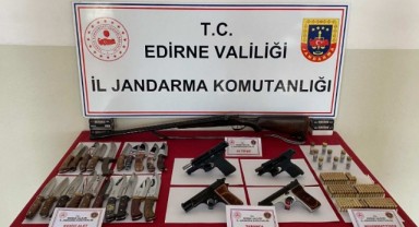 Ruhsatsız silahlara gözaltı