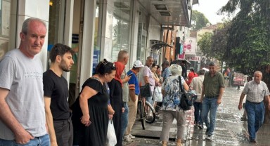 Sağanak vatandaşlara zor anlar yaşattı