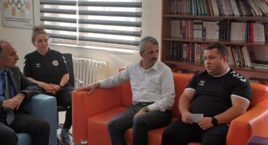 Sezer’den milli güreşçilere ziyaret