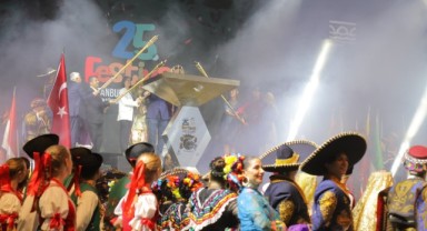 Akın, İmamoğlu ile birlikte festivalde