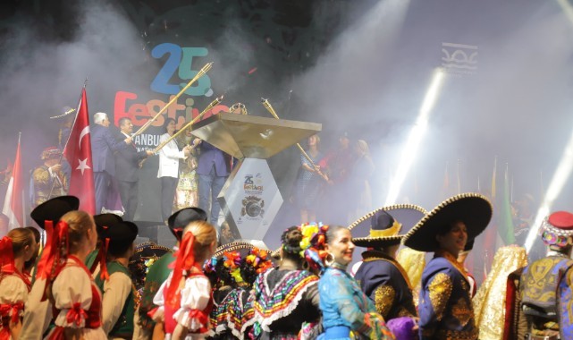 Akın, İmamoğlu ile birlikte festivalde
